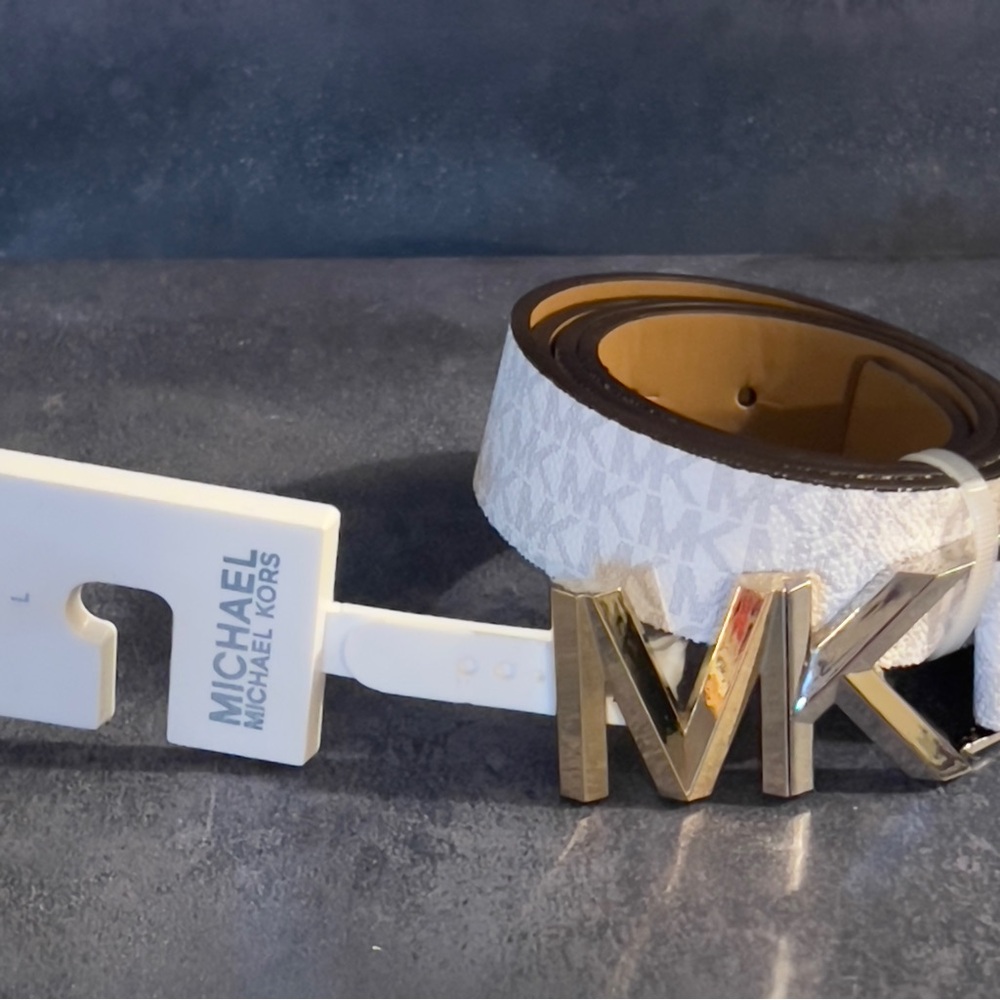 Brand new Michael Kors belt with logo buckle. Size L